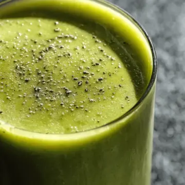 Breakfast Banana Green Smoothie