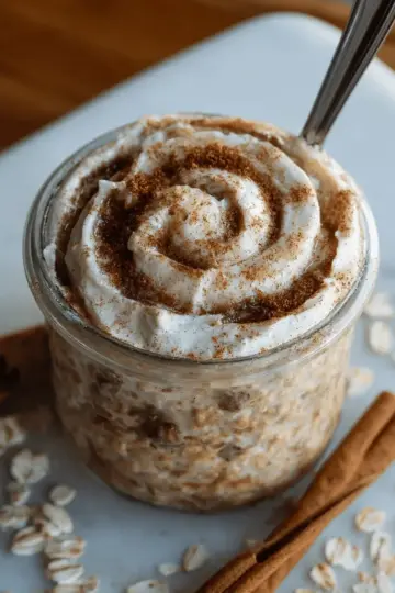 Cinnamon Roll Overnight Oatmeal Recipe
