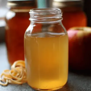 Apple Cider Vinegar from Scraps