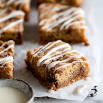 Cinnamon Roll Blondies