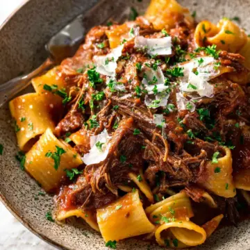 Slow Cooked Shredded Beef Ragu Pasta